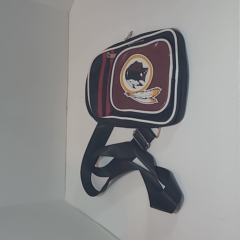 Vintage Washington Redskins Mini Crossbody Sling Bag. Like new condition.